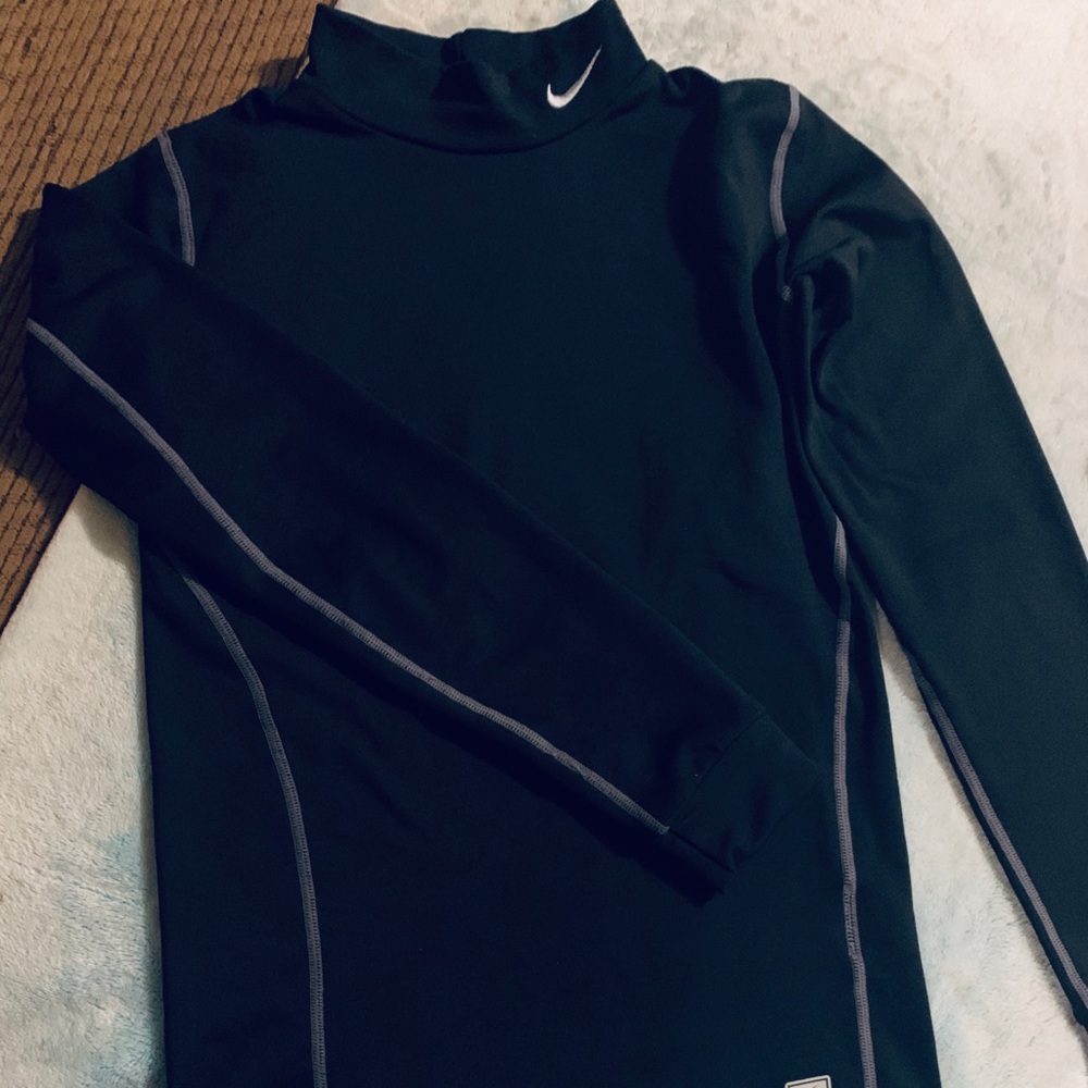 SOLD‼️Nike Pro longsleeve 🖤